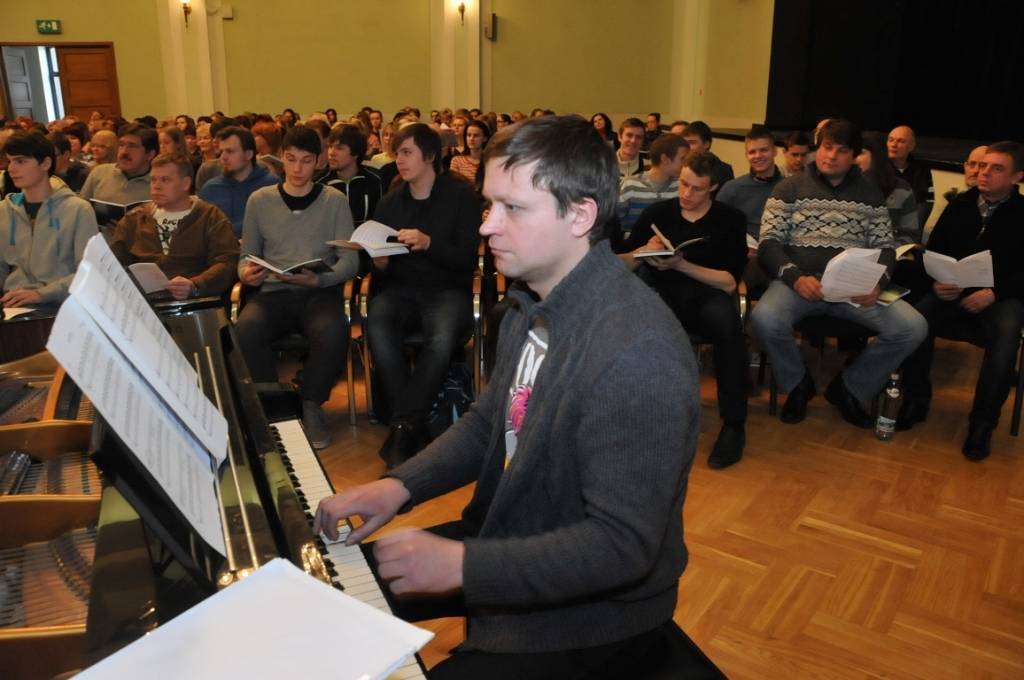 23. februārī, gatavojoties XXV Vispārējiem latviešu Dziesmu un XV Deju svētkiem, Liepājas Latviešu biedrības nama Lielajā zālē notika Liepājas pilsētas un Liepājas koru apriņķa (8 novadu) jaukto koru kopmēģinājums.
Autors: ReKurZeme, portāls
