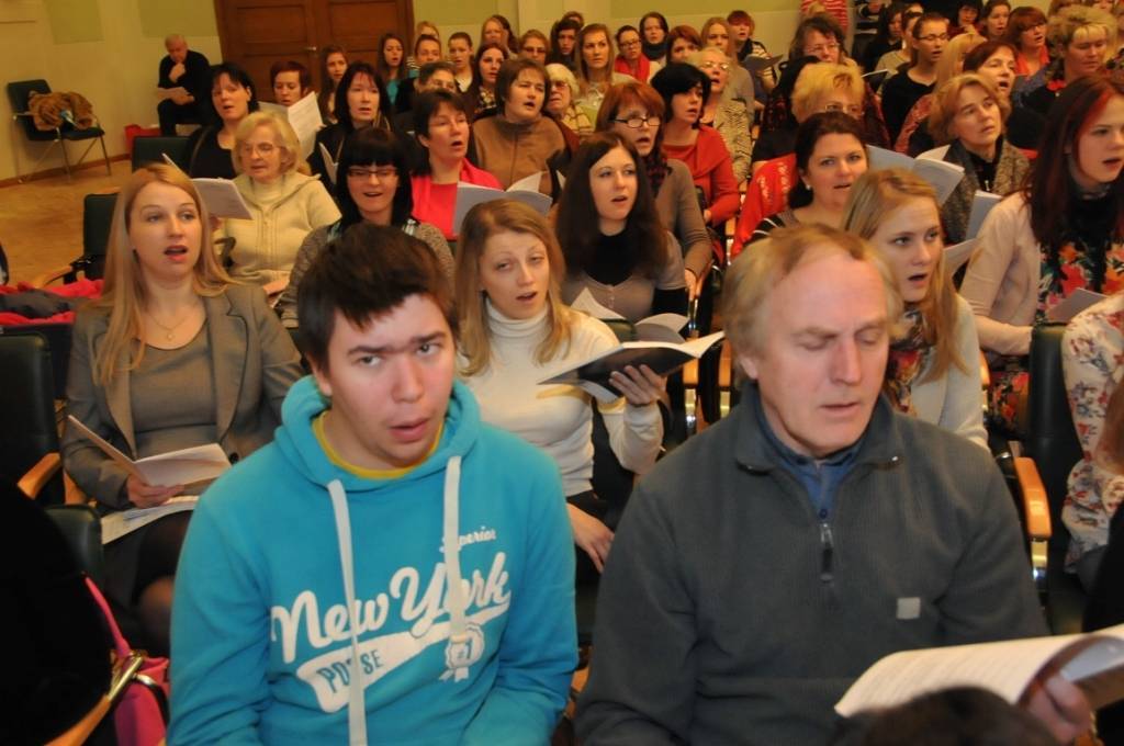23. februārī, gatavojoties XXV Vispārējiem latviešu Dziesmu un XV Deju svētkiem, Liepājas Latviešu biedrības nama Lielajā zālē notika Liepājas pilsētas un Liepājas koru apriņķa (8 novadu) jaukto koru kopmēģinājums.
Autors: ReKurZeme, portāls