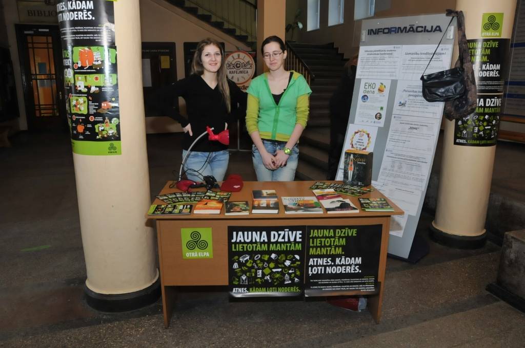 Liepājas Universitātē 21. februārī notika EKO diena, ko studenti rīko jau otro gadu ar mērķi izglītot un radīt interesi par zaļo dzīvesveidu.

EKO dienas pirmajā daļā LiepU aktu zālē lekcijā "Pozitīvā domāšana" Kristaps Ditke stāstīja par...
Autors: ReKurZeme, portāls
