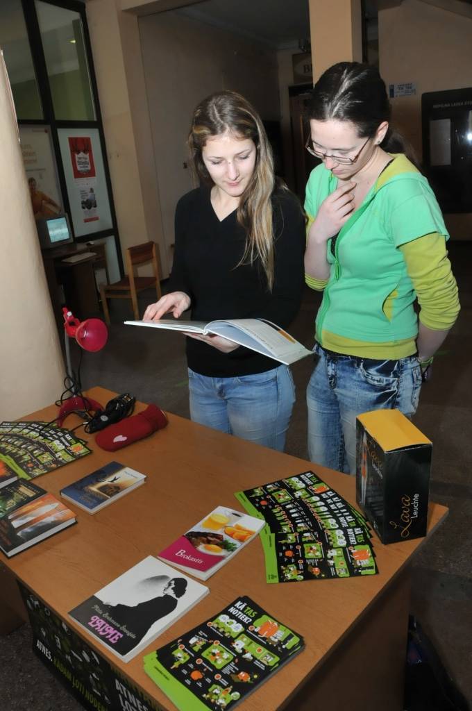 Liepājas Universitātē 21. februārī notika EKO diena, ko studenti rīko jau otro gadu ar mērķi izglītot un radīt interesi par zaļo dzīvesveidu.

EKO dienas pirmajā daļā LiepU aktu zālē lekcijā "Pozitīvā domāšana" Kristaps Ditke stāstīja par...
Autors: ReKurZeme, portāls