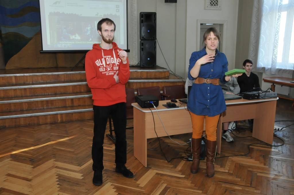 Liepājas Universitātē 21. februārī notika EKO diena, ko studenti rīko jau otro gadu ar mērķi izglītot un radīt interesi par zaļo dzīvesveidu.

EKO dienas pirmajā daļā LiepU aktu zālē lekcijā "Pozitīvā domāšana" Kristaps Ditke stāstīja par...
Autors: ReKurZeme, portāls