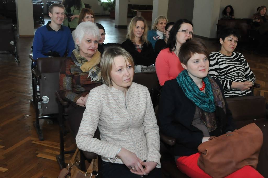 Liepājas Universitātē 21. februārī notika EKO diena, ko studenti rīko jau otro gadu ar mērķi izglītot un radīt interesi par zaļo dzīvesveidu.

EKO dienas pirmajā daļā LiepU aktu zālē lekcijā "Pozitīvā domāšana" Kristaps Ditke stāstīja par...
Autors: ReKurZeme, portāls