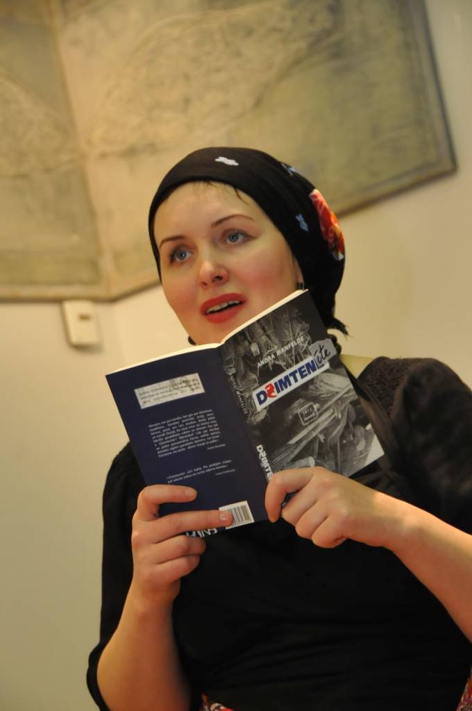 14. februārī Liepājas muzeja telpās Kūrmājas prospektā 16, Liepājā notika literāte Andras Manfeldes grāmatas "Dzimtenīte" atvēršana.
Autors: ReKurZeme, portāls