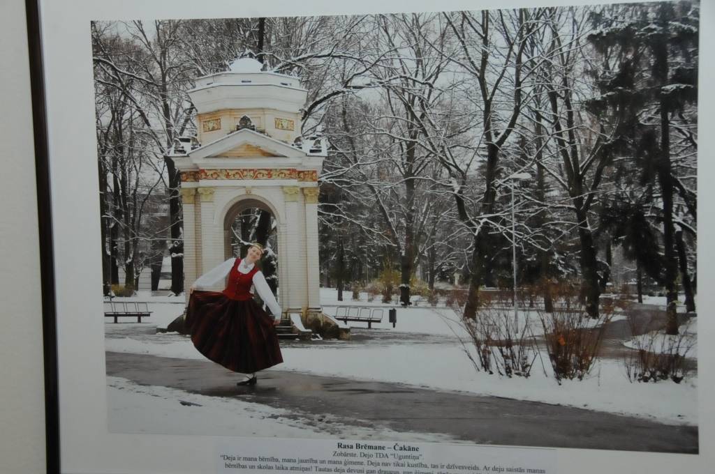 12. februārī Liepājas Olimpiskā centra foajē pie Rožu zāles tika atklāta Liepājas Tautas mākslas un kultūras centra fotostudijas "FOTAST" dalībnieces un latviešu tautas deju entuziastes Ievas Lūkas personālizstāde "Es mācēju danci vest".
Autors: ReKurZeme, portāls