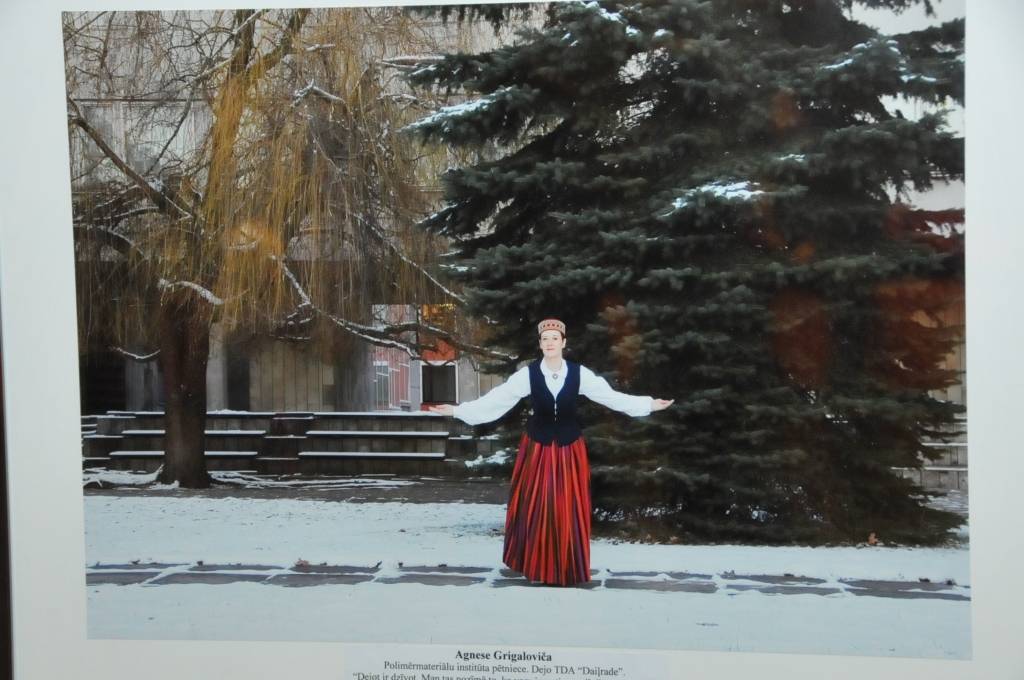 12. februārī Liepājas Olimpiskā centra foajē pie Rožu zāles tika atklāta Liepājas Tautas mākslas un kultūras centra fotostudijas "FOTAST" dalībnieces un latviešu tautas deju entuziastes Ievas Lūkas personālizstāde "Es mācēju danci vest".
Autors: ReKurZeme, portāls
