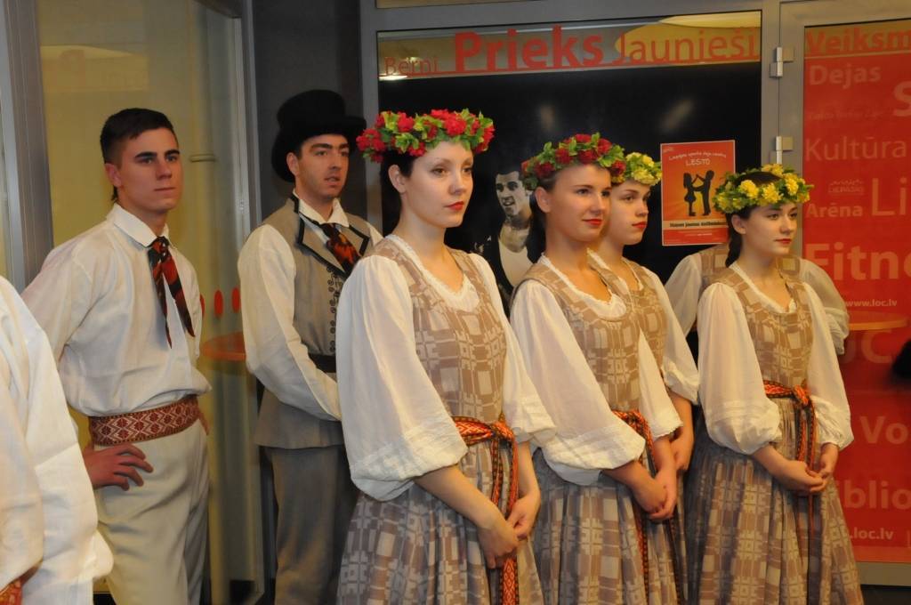 12. februārī Liepājas Olimpiskā centra foajē pie Rožu zāles tika atklāta Liepājas Tautas mākslas un kultūras centra fotostudijas "FOTAST" dalībnieces un latviešu tautas deju entuziastes Ievas Lūkas personālizstāde "Es mācēju danci vest".
Autors: ReKurZeme, portāls
