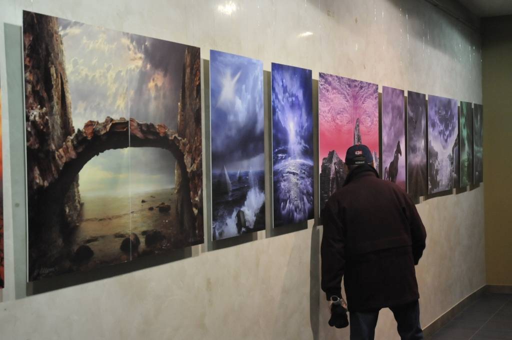Liepājas Latviešu biedrības namā skatāma ELTONA fotodarbu izstāde.
Fotomākslinieks ELTONS, īstajā vārdā Valdis Lancmanis, informē liepājniekus: "Fotogrāfijas gatavoju pārsvarā Digital Photo Art stilā, t.i. foto tiek izmantots tikai kā...
Autors: ReKurZeme, portāls
