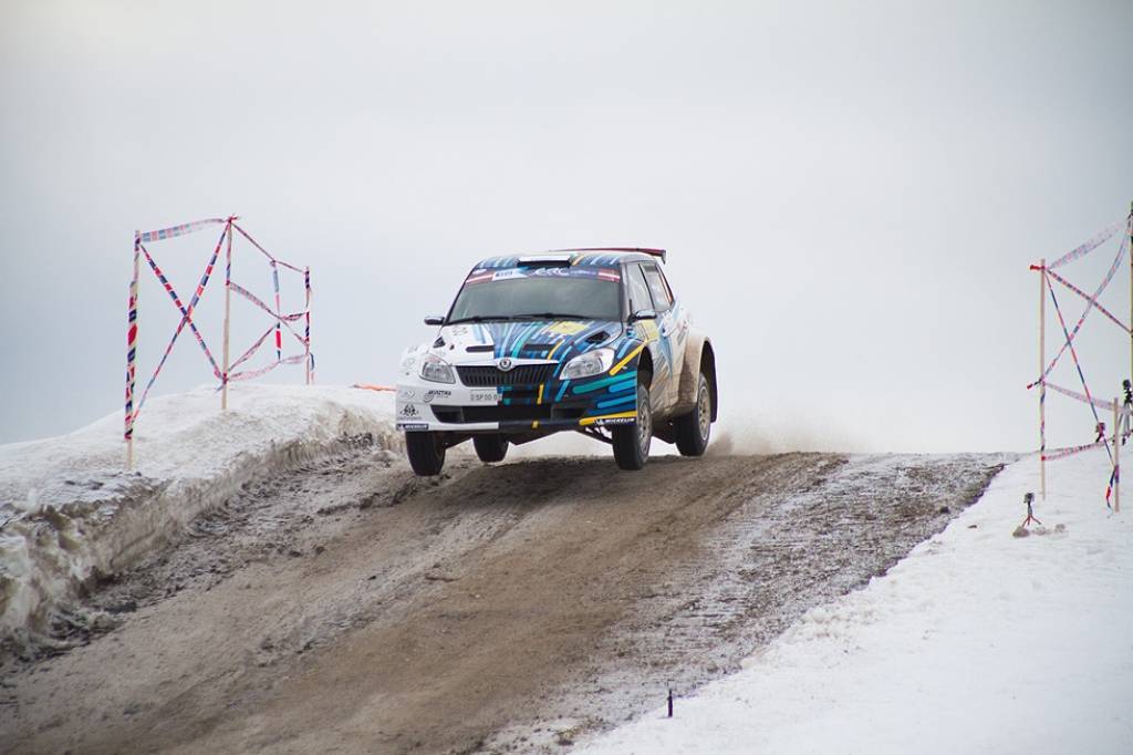 Bildes no Eiropas rallija čempionāta otrā posma - rallija "Liepāja-Ventspils" - pēdējā ātrumposma "Ventspils kalns".