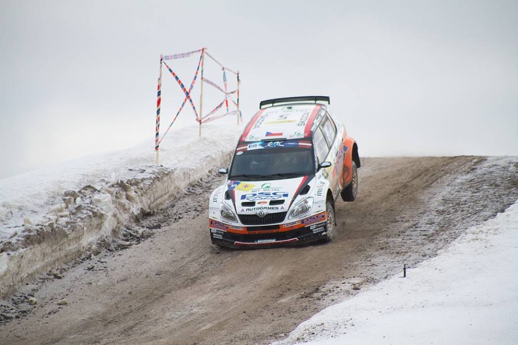 Bildes no Eiropas rallija čempionāta otrā posma - rallija "Liepāja-Ventspils" - pēdējā ātrumposma "Ventspils kalns".