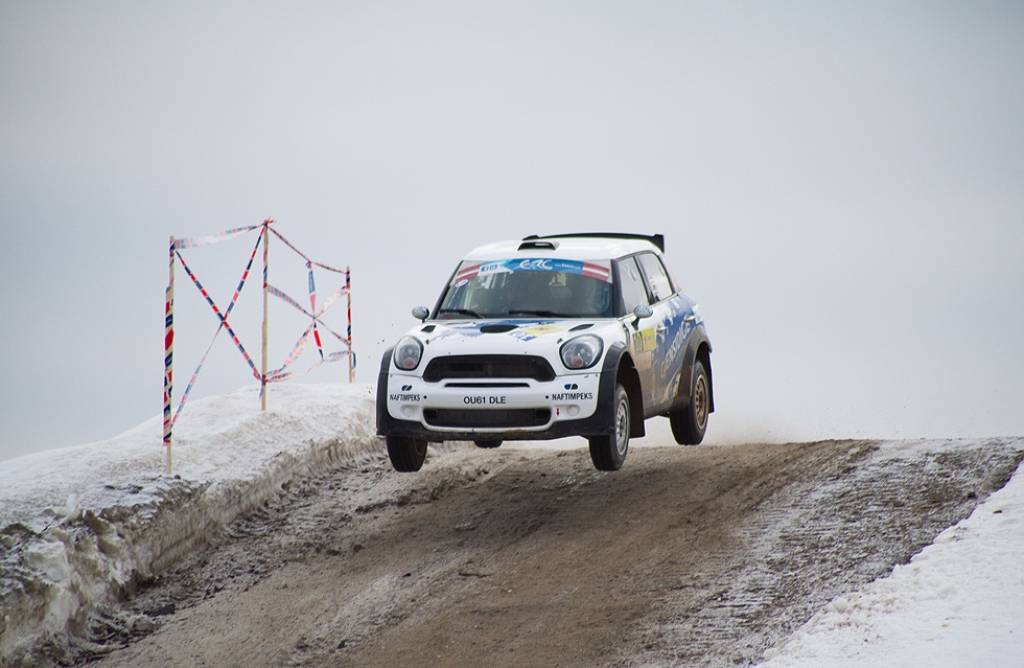 Bildes no Eiropas rallija čempionāta otrā posma - rallija "Liepāja-Ventspils" - pēdējā ātrumposma "Ventspils kalns".