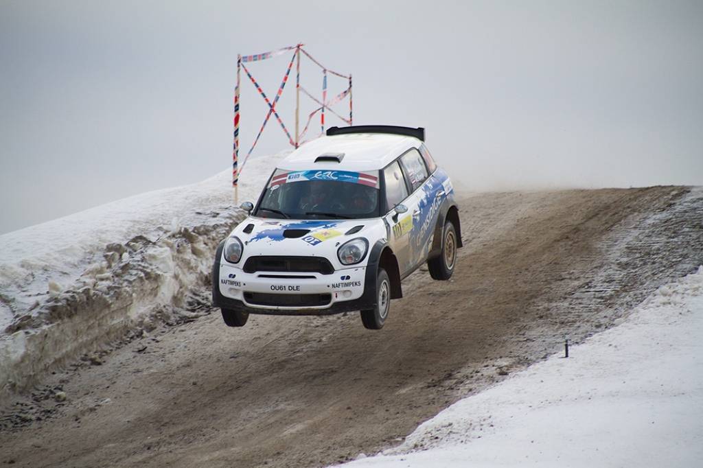 Bildes no Eiropas rallija čempionāta otrā posma - rallija "Liepāja-Ventspils" - pēdējā ātrumposma "Ventspils kalns".