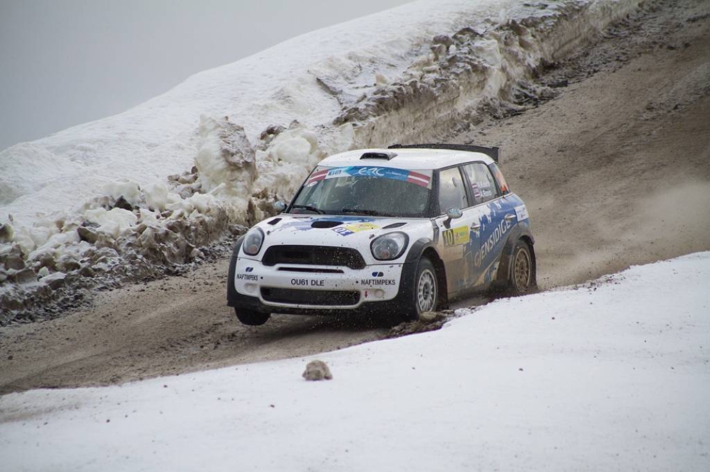 Bildes no Eiropas rallija čempionāta otrā posma - rallija "Liepāja-Ventspils" - pēdējā ātrumposma "Ventspils kalns".