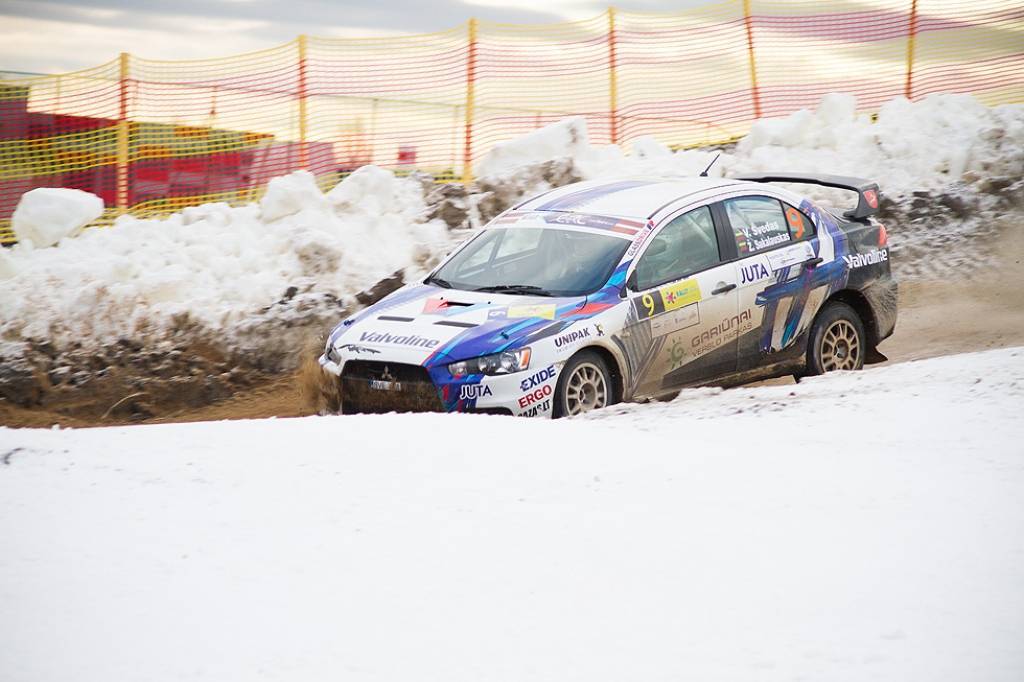 Bildes no Eiropas rallija čempionāta otrā posma - rallija "Liepāja-Ventspils" - pēdējā ātrumposma "Ventspils kalns".