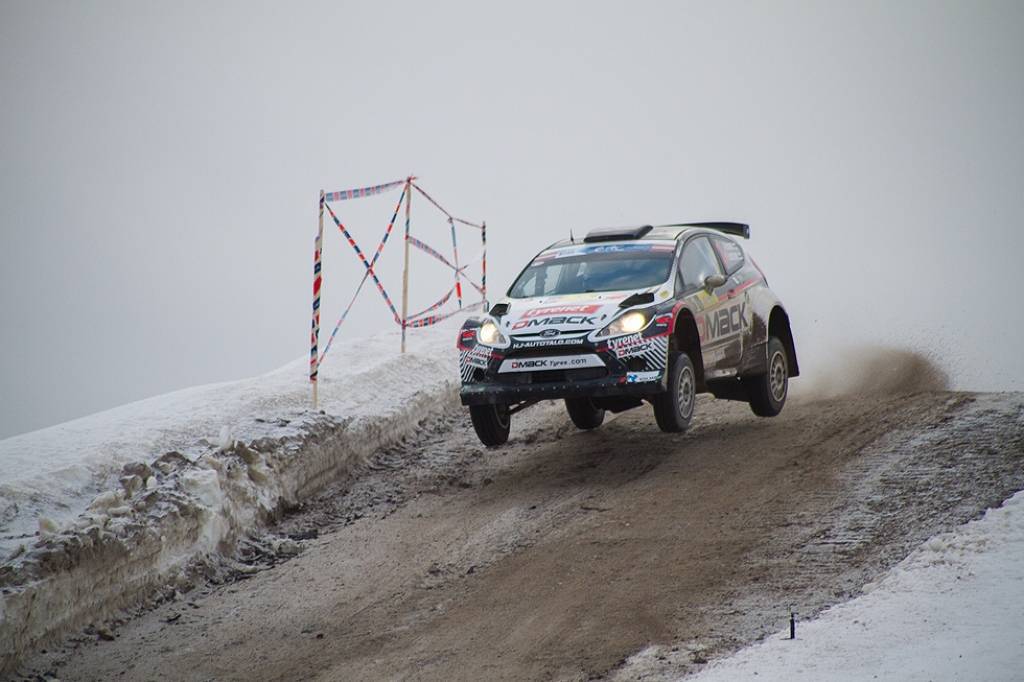 Bildes no Eiropas rallija čempionāta otrā posma - rallija "Liepāja-Ventspils" - pēdējā ātrumposma "Ventspils kalns".