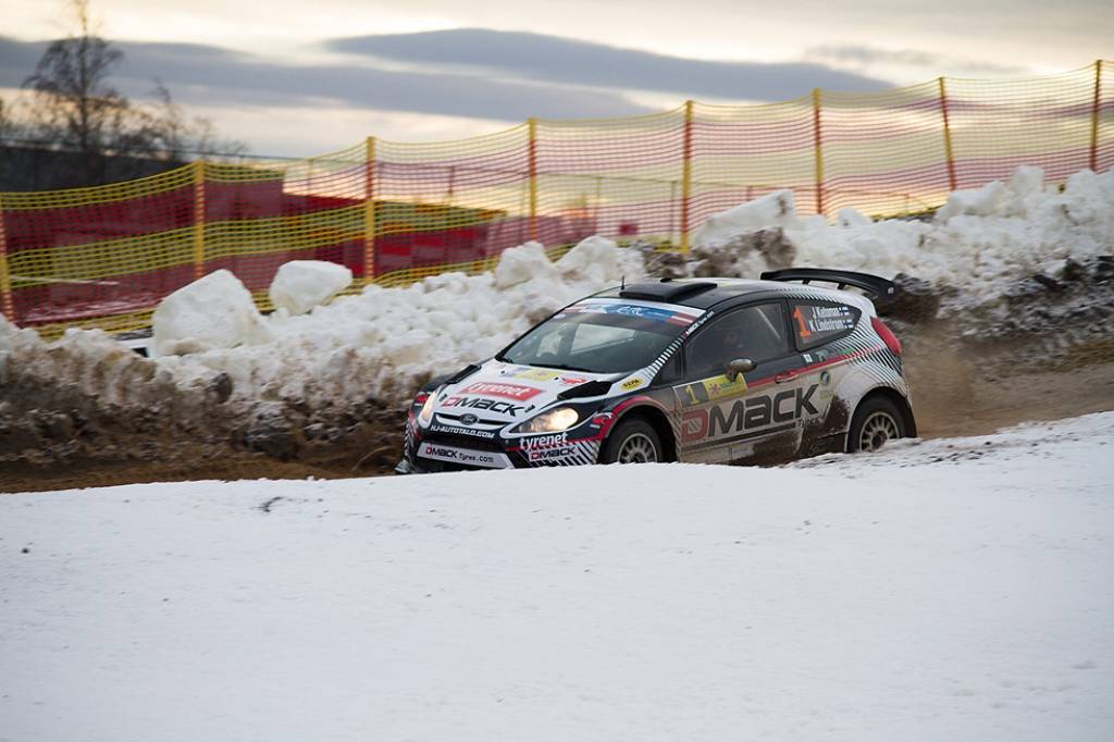 Bildes no Eiropas rallija čempionāta otrā posma - rallija "Liepāja-Ventspils" - pēdējā ātrumposma "Ventspils kalns".