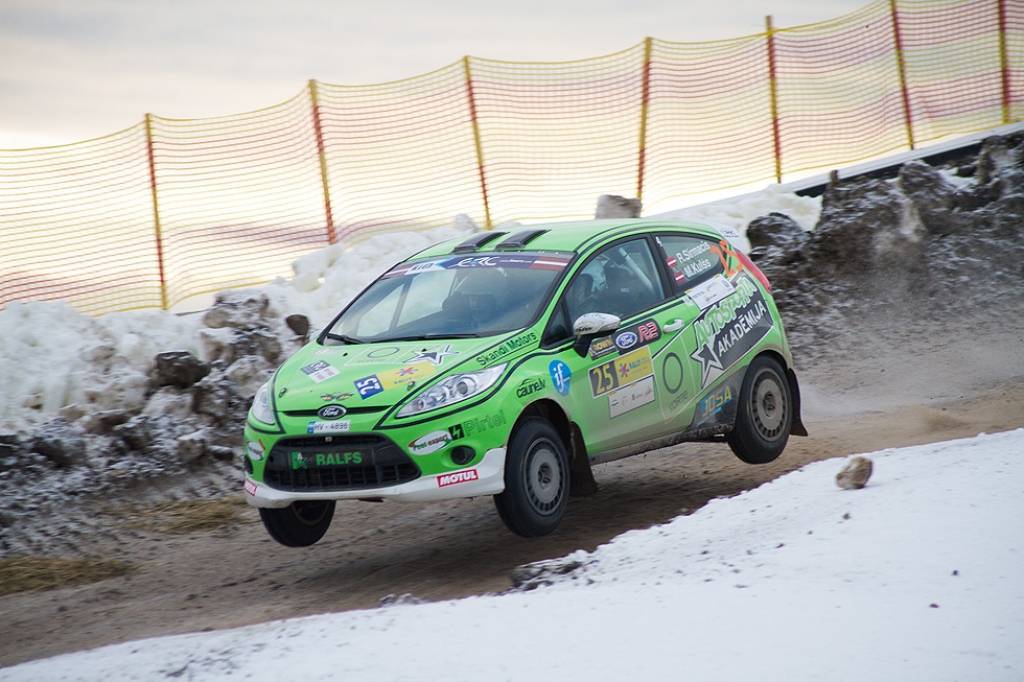 Bildes no Eiropas rallija čempionāta otrā posma - rallija "Liepāja-Ventspils" - pēdējā ātrumposma "Ventspils kalns".