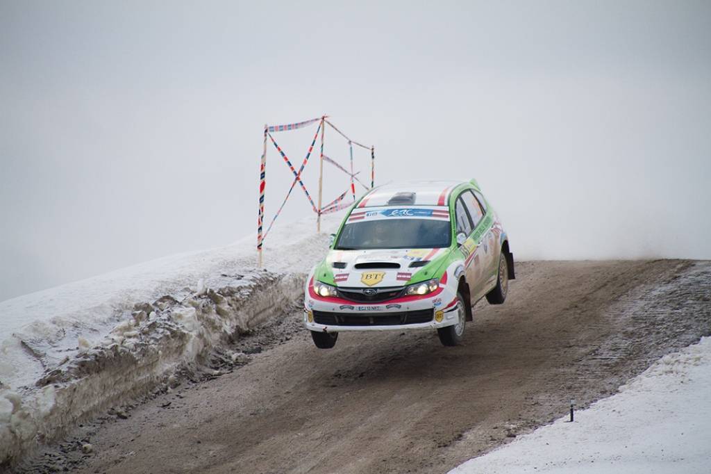Bildes no Eiropas rallija čempionāta otrā posma - rallija "Liepāja-Ventspils" - pēdējā ātrumposma "Ventspils kalns".