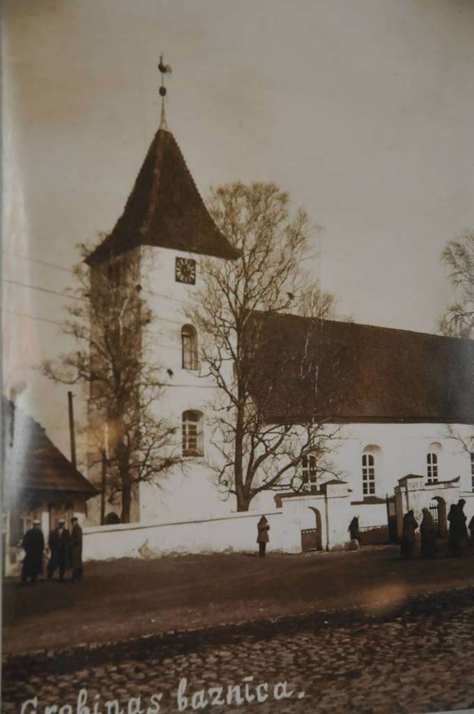 Grobiņā Zentas Mauriņas piemiņas istabās joprojām apskatāma foto izstāde "Grobiņas hronika fotogrāfijās", kas tika uzstādīta par godu pilsētas 318. dzimšanas dienai, kas tika atzīmēta februāra beigās.
Grobiņnieki aicinājumam nest uz Zentas...
Autors: Ieva Kupše
