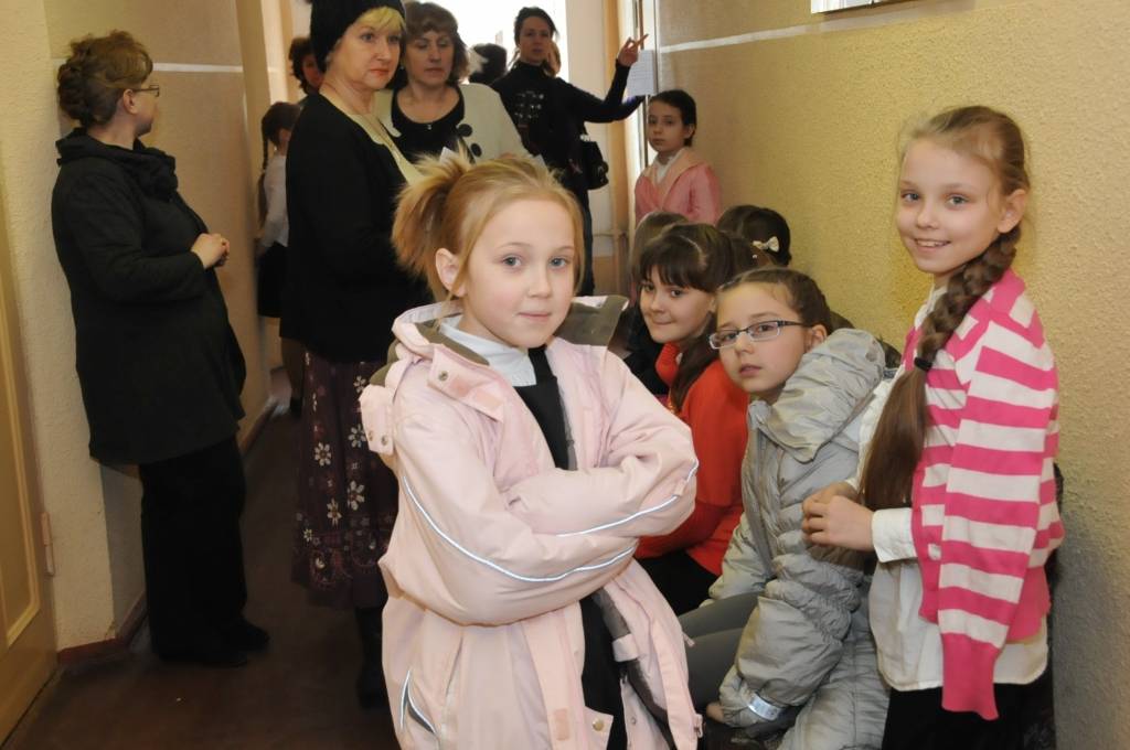 Ceturtdien, 21. martā, Liepājas pilsētas 2. mūzikas skolā notika festivāls "Deju mozaīka".
Festivālā piedalījās Kurzemes reģiona mūzikas skolu klavierspēles audzēkņi un pedagogi.
Autors: Ieva Kupše