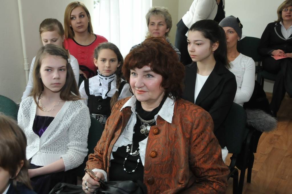 Ceturtdien, 21. martā, Liepājas pilsētas 2. mūzikas skolā notika festivāls "Deju mozaīka".
Festivālā piedalījās Kurzemes reģiona mūzikas skolu klavierspēles audzēkņi un pedagogi.
Autors: Ieva Kupše