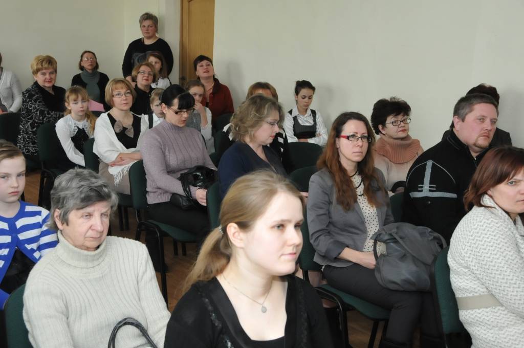 Ceturtdien, 21. martā, Liepājas pilsētas 2. mūzikas skolā notika festivāls "Deju mozaīka".
Festivālā piedalījās Kurzemes reģiona mūzikas skolu klavierspēles audzēkņi un pedagogi.
Autors: Ieva Kupše