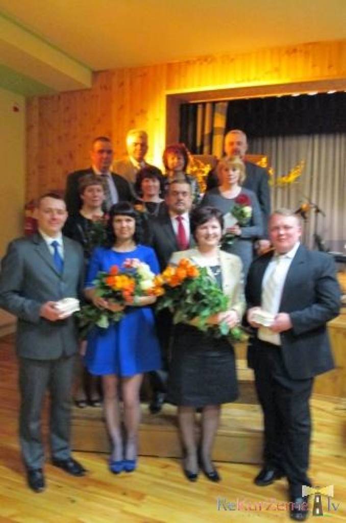 Ik gadu marta mēnesī Vērgalē un Ziemupē tiek atzīmēti ģimeņu vakari, kuros tiek godinātas stiprās ģimenes. 

Vērgalē ģimeņu vakars šogad notika 8. martā. Jaukas tikšanās un atkalredzēšanās 8.marta – Sieviešu dienas noskaņās, kuras...
Autors: Ieva Kupše