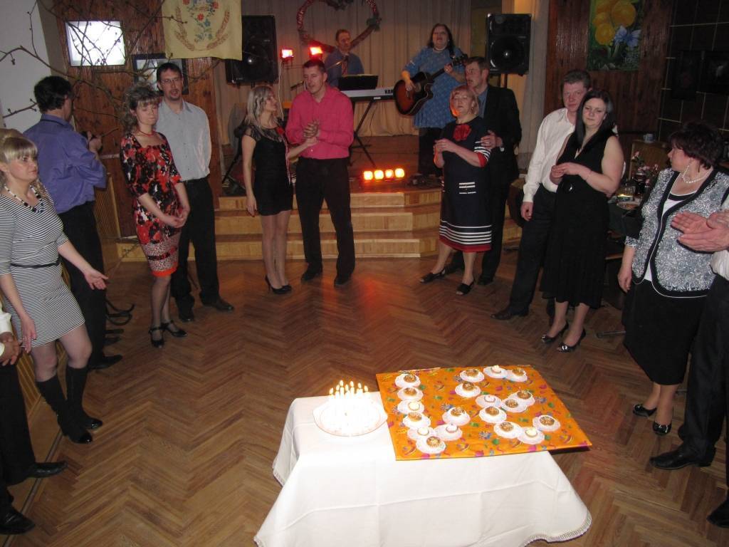 Ik gadu marta mēnesī Vērgalē un Ziemupē tiek atzīmēti ģimeņu vakari, kuros tiek godinātas stiprās ģimenes. 

Vērgalē ģimeņu vakars šogad notika 8. martā. Jaukas tikšanās un atkalredzēšanās 8.marta – Sieviešu dienas noskaņās, kuras...
Autors: Ieva Kupše
