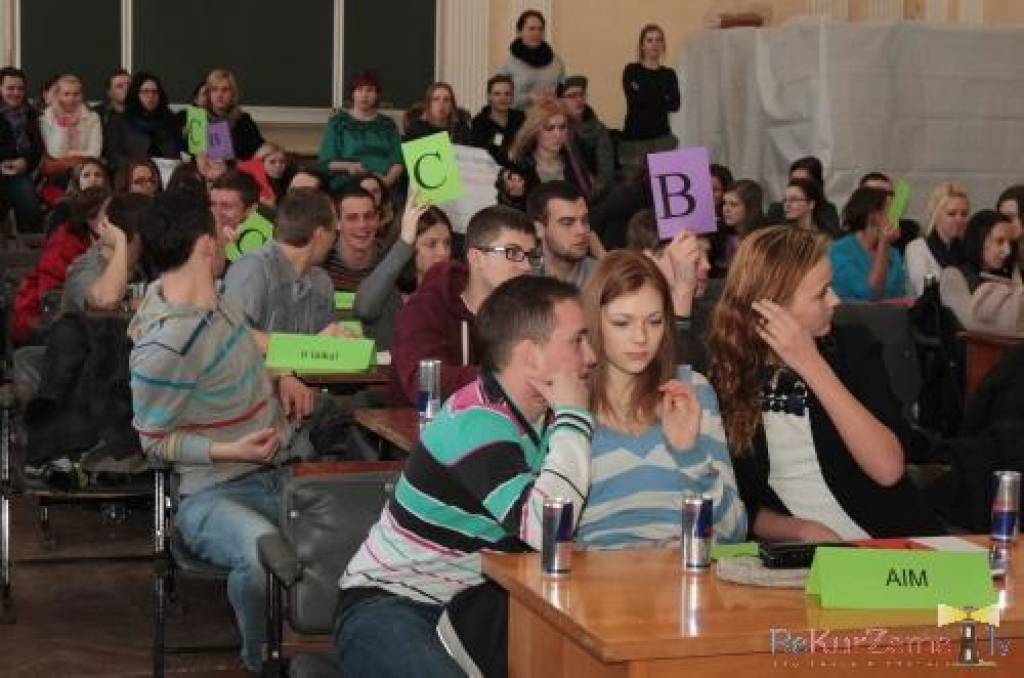 13. martā piekto gadu pēc kārtas Liepājas Universitātē, Kr. Valdemāra ielā 4, norisinājās Studentu padomes organizētā intelektuālā spēle "Erudīts".
Šogad titulu "Erudīts 2012" ieguva komanda "Neloģiskās atbildes", kuru pārstāvēja studiju...
Autors: ReKurZeme, portāls