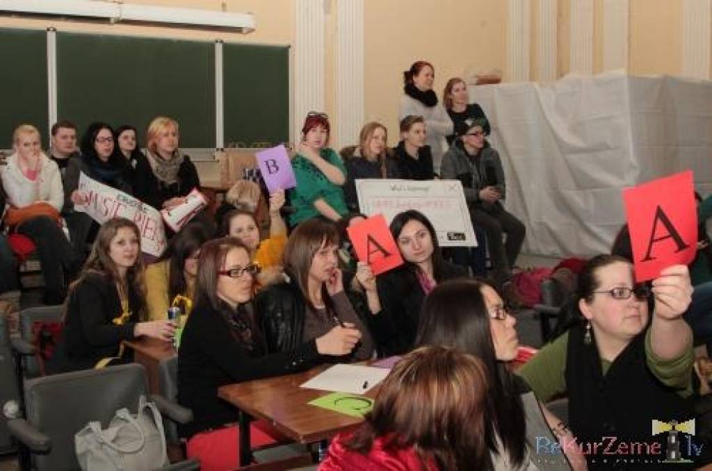 13. martā piekto gadu pēc kārtas Liepājas Universitātē, Kr. Valdemāra ielā 4, norisinājās Studentu padomes organizētā intelektuālā spēle "Erudīts".
Šogad titulu "Erudīts 2012" ieguva komanda "Neloģiskās atbildes", kuru pārstāvēja studiju...
Autors: ReKurZeme, portāls