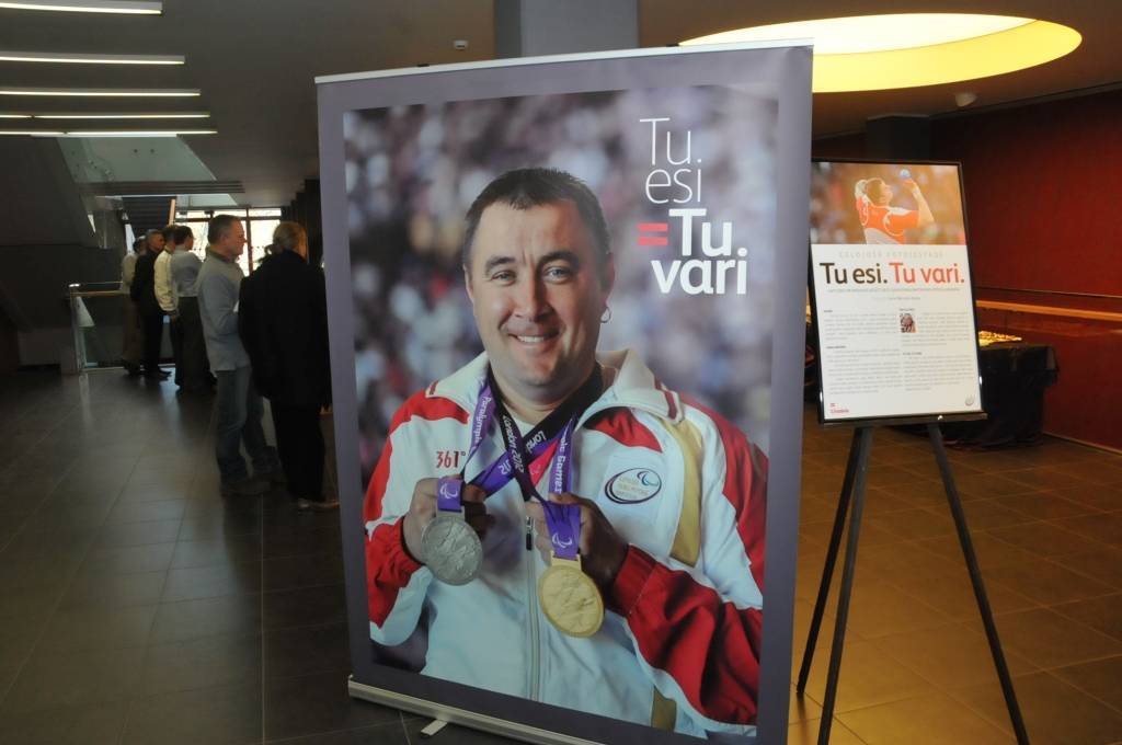 Liepājas Olimpiskajā centrā atklāta ceļojošā fotoizstāde “Tu esi. Tu vari.” par Londonas Paralimpiskajām spēlēm 2012.gadā, kas tapusi ar bankas Citadele atbalstu.

Šajā fotoizstādē „Tu esi. Tu vari.” apskatāmas fotogrāfa Jura Bērziņa -...
Autors: ReKurZeme, portāls