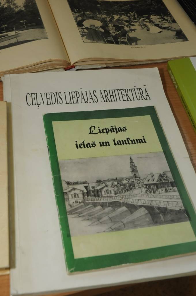 Bērnu bibliotēkā "Vecliepājas Rūķis" skatāma literatūras izstāde par Liepājas arhitektūru - par Liepāju: kādu redzam, saprotam, pieņemam un mīlam.
Izstādes nosaukums "Mana mīļā Liepāja".
Autors: ReKurZeme, portāls