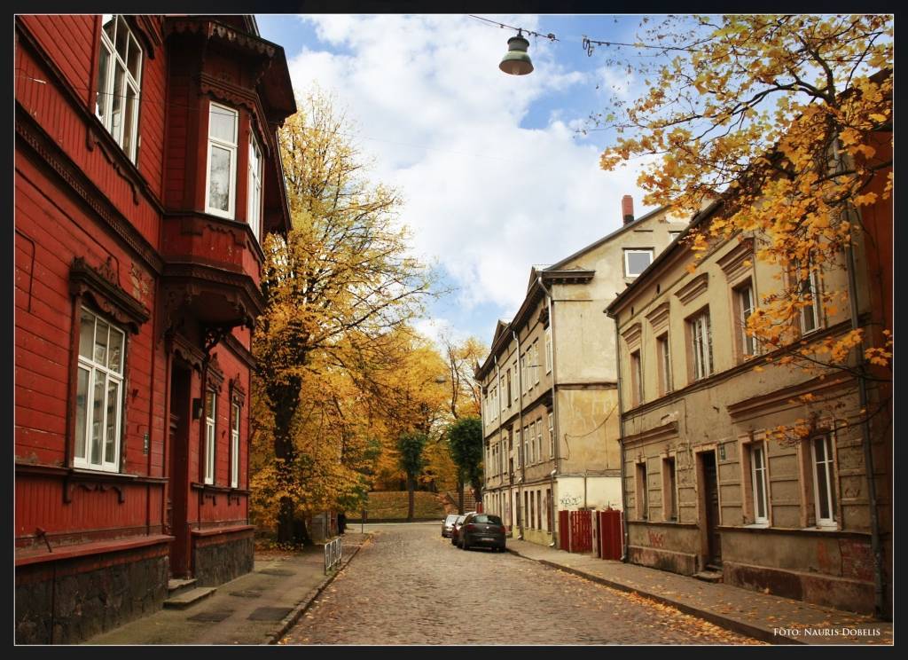 Kā dāvana Liepājas pilsētai dzimšanas dienā no 15. līdz 29. martam Liepājas Domes 2. stāva foajē būs aplūkojama Liepājas Universitātes Humanitāro un mākslas zinātņu fakultātes augstākā līmeņa studiju programmas „Māksla” 1. kursa studentu...
Autors: ReKurZeme, portāls