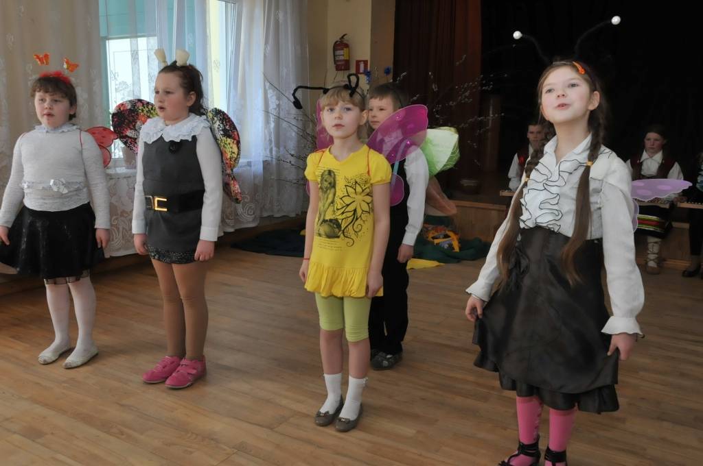 Otrdien, 9. aprīlī, Krotes Kronvalda Ata pamatskolā notika tradicionālais svētku lielkoncerts un mielasts vecvecākiem un pagasta pensionāriem. Priekšnesumus bija sagatavojuši gan klašu audzēkņi, gan pirmsskolnieki, savukārt pēc koncerta...
Autors: Ilze Vainovska