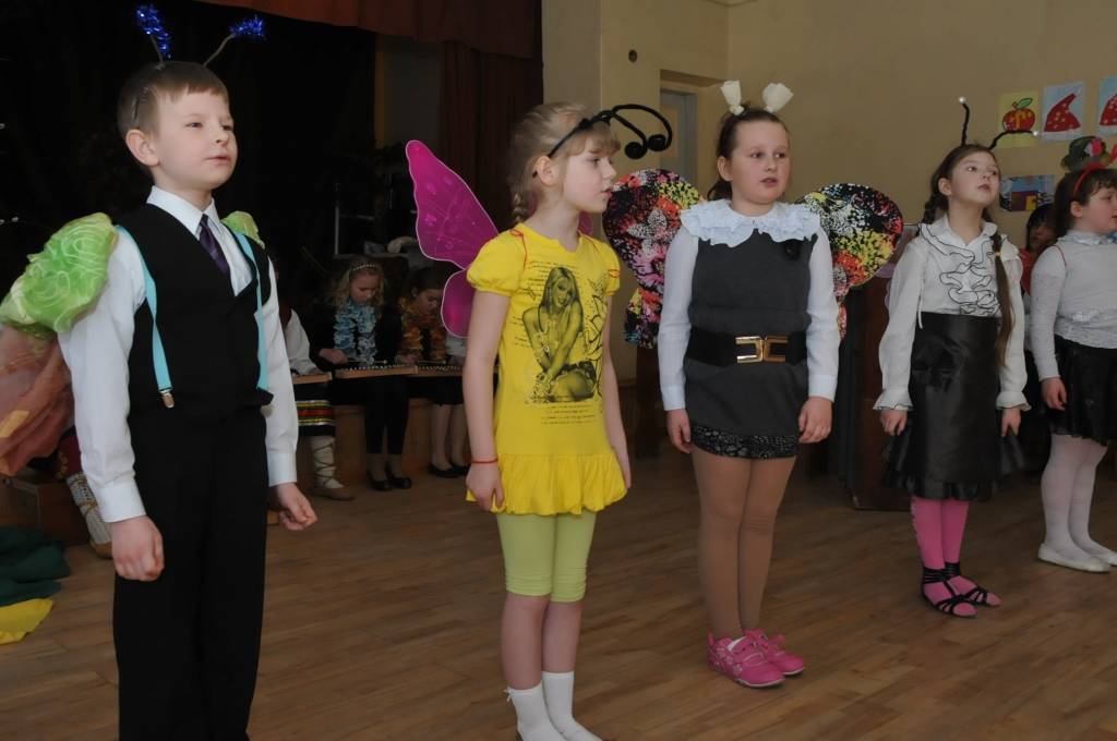 Otrdien, 9. aprīlī, Krotes Kronvalda Ata pamatskolā notika tradicionālais svētku lielkoncerts un mielasts vecvecākiem un pagasta pensionāriem. Priekšnesumus bija sagatavojuši gan klašu audzēkņi, gan pirmsskolnieki, savukārt pēc koncerta...
Autors: Ilze Vainovska