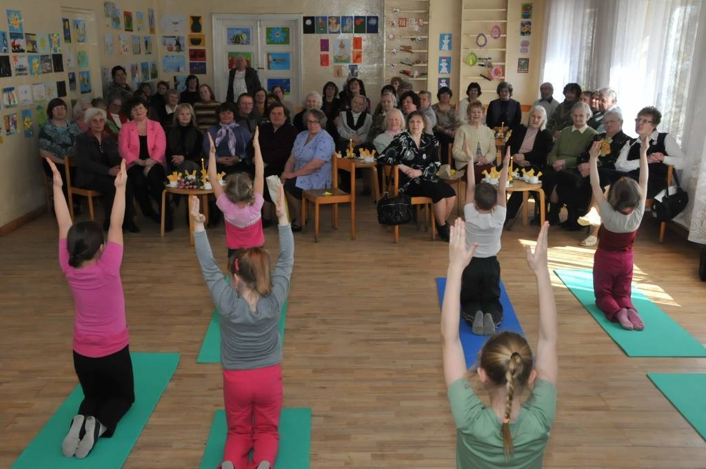 Otrdien, 9. aprīlī, Krotes Kronvalda Ata pamatskolā notika tradicionālais svētku lielkoncerts un mielasts vecvecākiem un pagasta pensionāriem. Priekšnesumus bija sagatavojuši gan klašu audzēkņi, gan pirmsskolnieki, savukārt pēc koncerta...
Autors: Ilze Vainovska