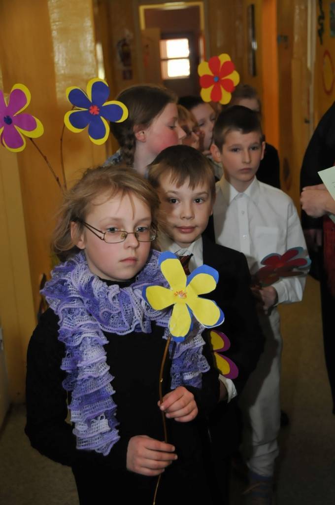 Otrdien, 9. aprīlī, Krotes Kronvalda Ata pamatskolā notika tradicionālais svētku lielkoncerts un mielasts vecvecākiem un pagasta pensionāriem. Priekšnesumus bija sagatavojuši gan klašu audzēkņi, gan pirmsskolnieki, savukārt pēc koncerta...
Autors: Ilze Vainovska