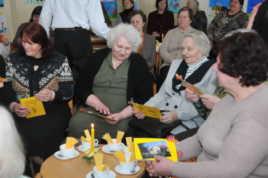 Otrdien, 9. aprīlī, Krotes Kronvalda Ata pamatskolā notika tradicionālais svētku lielkoncerts un mielasts vecvecākiem un pagasta pensionāriem. Priekšnesumus bija sagatavojuši gan klašu audzēkņi, gan pirmsskolnieki, savukārt pēc koncerta...
Autors: Ilze Vainovska