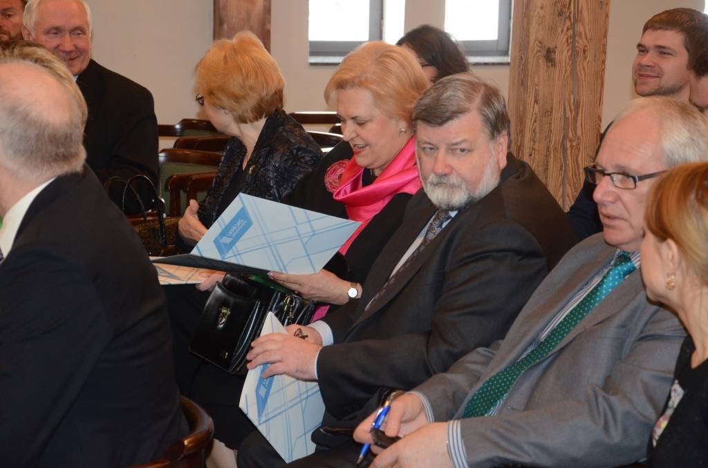 Liepājā viesnīcas "Promenade hotel" konferenču zālē 5. aprīlī notiek zinātniski praktiska konference "Kā nodrošināt globāli konkurētspējīgu augstāko izglītību Latvijas attīstības centros?", kurā piedalās vairāk nekā 100 augstākās...
Autors: ReKurZeme, portāls