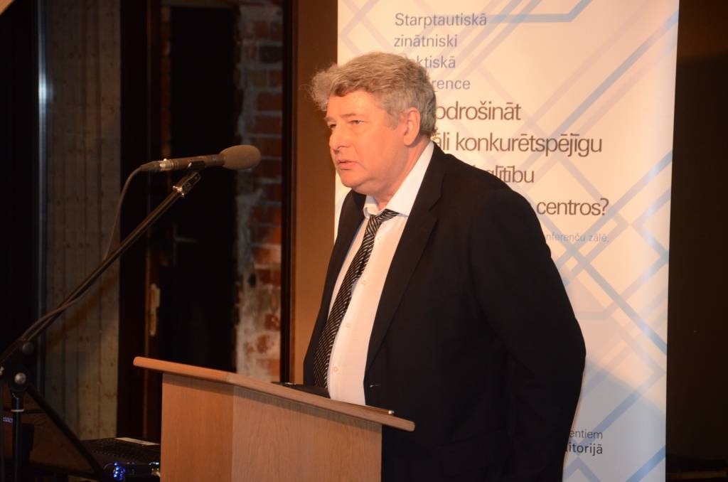 Liepājā viesnīcas "Promenade hotel" konferenču zālē 5. aprīlī notiek zinātniski praktiska konference "Kā nodrošināt globāli konkurētspējīgu augstāko izglītību Latvijas attīstības centros?", kurā piedalās vairāk nekā 100 augstākās...
Autors: ReKurZeme, portāls