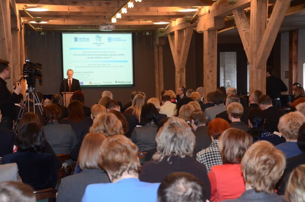 Liepājā viesnīcas "Promenade hotel" konferenču zālē 5. aprīlī notiek zinātniski praktiska konference "Kā nodrošināt globāli konkurētspējīgu augstāko izglītību Latvijas attīstības centros?", kurā piedalās vairāk nekā 100 augstākās...
Autors: ReKurZeme, portāls