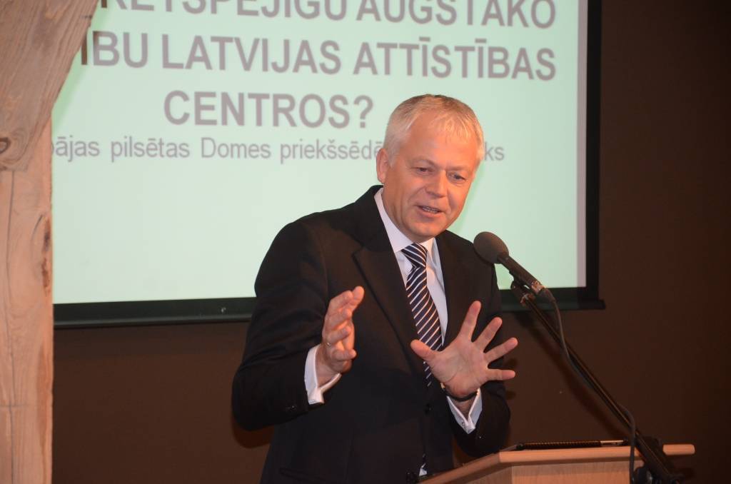 Liepājā viesnīcas "Promenade hotel" konferenču zālē 5. aprīlī notiek zinātniski praktiska konference "Kā nodrošināt globāli konkurētspējīgu augstāko izglītību Latvijas attīstības centros?", kurā piedalās vairāk nekā 100 augstākās...
Autors: ReKurZeme, portāls