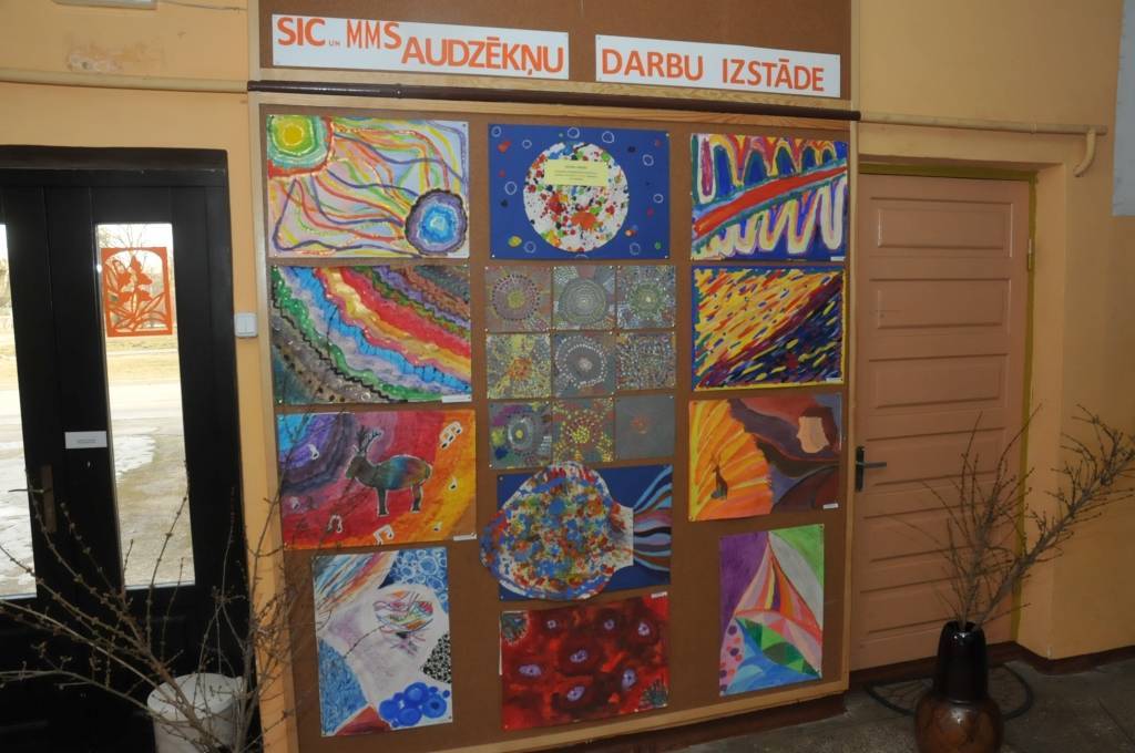 Grobiņas novada Skolēnu interešu centrā (SIC) apskatāma SIC un Mūzikas un mākslas skolas audzēkņu darbu izstāde "Mūzika – krāsās". Darbos attēlota skaņdarba interpretācija, izmantojot dažādus vizuālās mākslas izteiksmes līdzekļus un...
Autors: Ieva Kupše