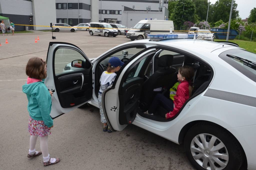 Piektdien, 31. maijā, līdz pulksten 15 Valsts policijas Kurzemes reģiona pārvaldē, Bāriņu ielā 3, Liepājā, notiek atvērto durvju diena.
Autors: Uldis Dobelis