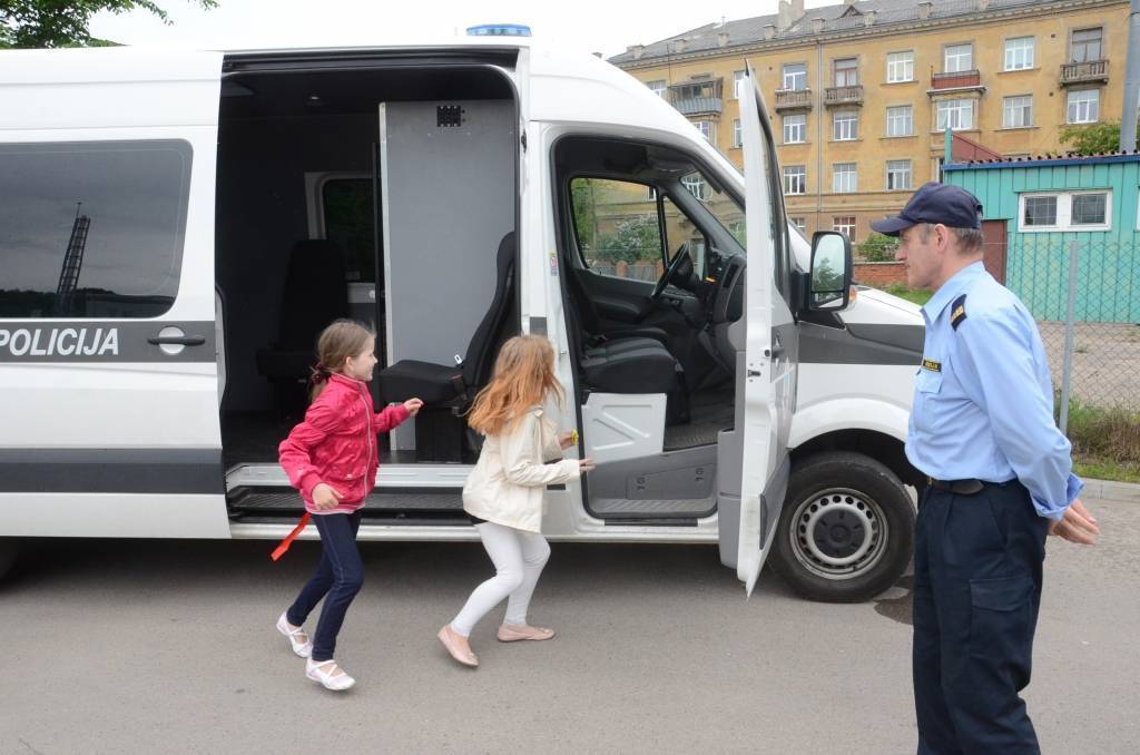 Piektdien, 31. maijā, līdz pulksten 15 Valsts policijas Kurzemes reģiona pārvaldē, Bāriņu ielā 3, Liepājā, notiek atvērto durvju diena.
Autors: Uldis Dobelis