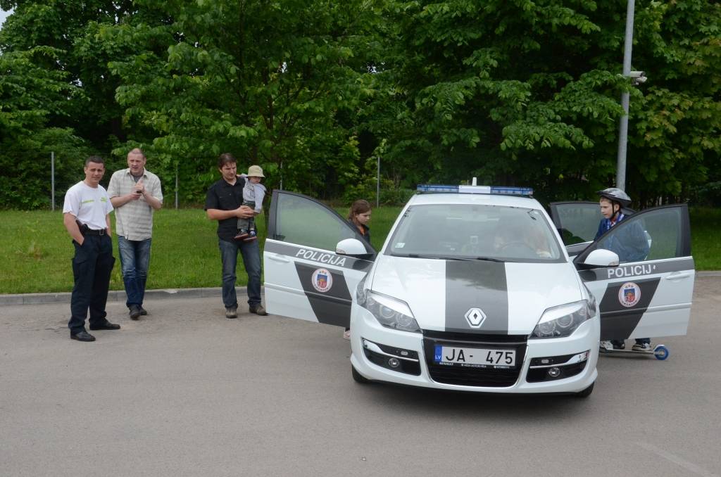 Piektdien, 31. maijā, līdz pulksten 15 Valsts policijas Kurzemes reģiona pārvaldē, Bāriņu ielā 3, Liepājā, notiek atvērto durvju diena.
Autors: Uldis Dobelis
