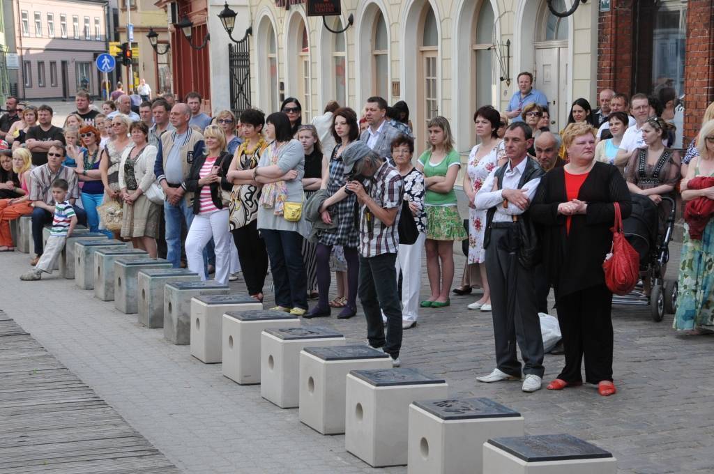 18. maijā Liepājā, Zivju ielā, notika svinīgs pasākums, kurā Latvijas mūzikas slavas alejā tika uzņemti jauni mūziķi.
Autors: ReKurZeme, portāls