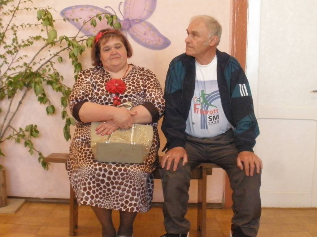 Pirmizrādi piedzīvojusi Solvitas Aigares sarakstītā un Vecpils amatierteātrī iestudētā luga "Vai, mīļā!", kas no pērnā viencēliena izaugusi par divcēlienu komēdiju ar politiskām kaislībām līdz pat "Strazdbūrim" un partijas "Platā taka"...
Autors: Ilze Vainovska