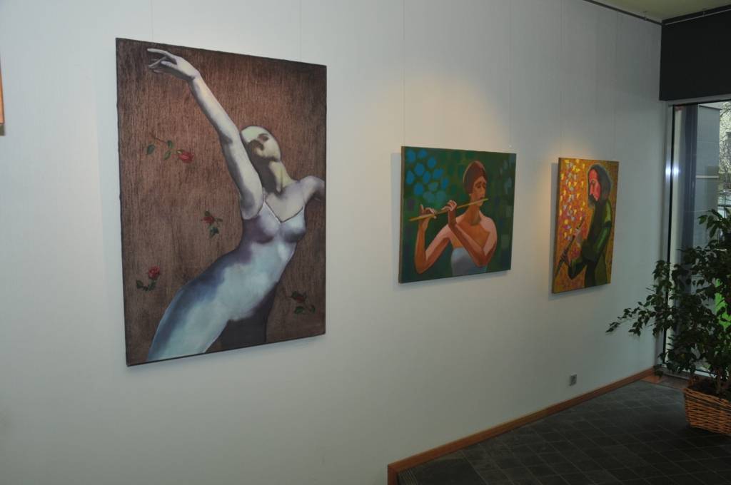 UPB izstāžu galerijā, Dzintaru ielā 19, Liepājā, skatāma mākslinieces Lienes Bernātes personālizstāde "LŪDZU MŪZIKU!".
Personālizstādes pamatā ir vizuāla impresija no ceļošanas youtube.com vidē, kur par mūzikas vēstures ceļojumu kalpo...
Autors: ReKurZeme, portāls