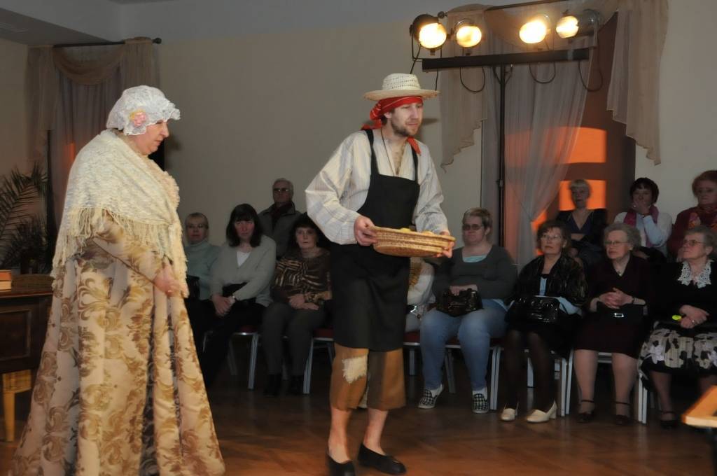 4. un 5. maijā Liepājas Latviešu biedrības namā aizvadīts Baltijas amatierteātru festivāls "Te un nekur citur!".
Festivāls pulcēja Baltijas valstu amatierteātru kolektīvus, kas Liepājā izrādīja savus jaunākos iestudējumus.
Autors: ReKurZeme, portāls