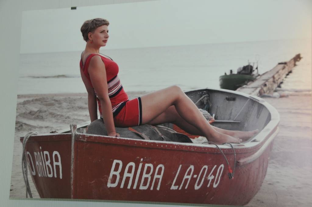Liepājā UPB galerijā Dzintaru ielā skatāma izstāde "Vasara", kurā Liepāja tiek popularizēta kā ienesīga kūrortpilsēta un jūrmala kā stilīga atpūtas vieta. 

Izstādē var apskatīt gan fotogrāfijas, gan vēsturiskus peldkostīmus.

Radošā...
Autors: ReKurZeme, portāls